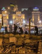 ukrainian_anti-government_protesters_use_snow_to_reinforce_a_barricade_in_independence_square_kiev._brendan_hoffman-getty_images